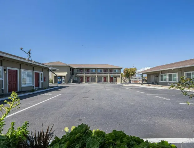 Coastal Valley Inn hotel detail image 4