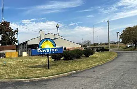 Days Inn & Suites by Wyndham Caseyville hotel hero