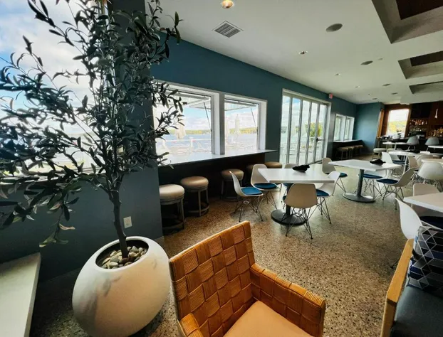 Bay Pointe Inn hotel detail image 4