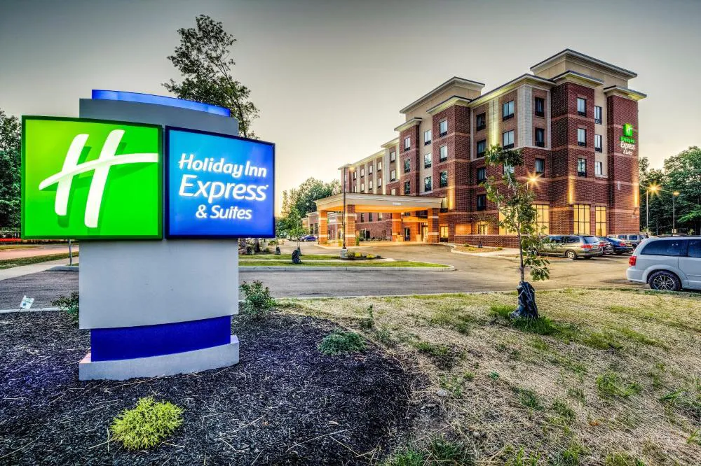 Holiday Inn Express & Suites Cleveland West - Westlake by IHG hotel hero