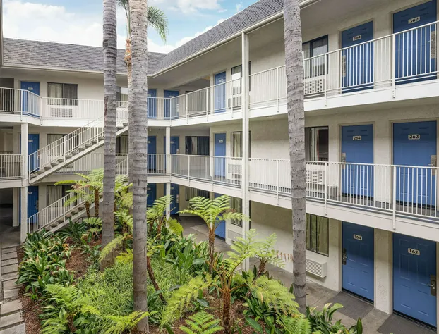 Motel 6 Buena Park, CA - Knotts Berry Farm - Disneyland hotel detail image 2