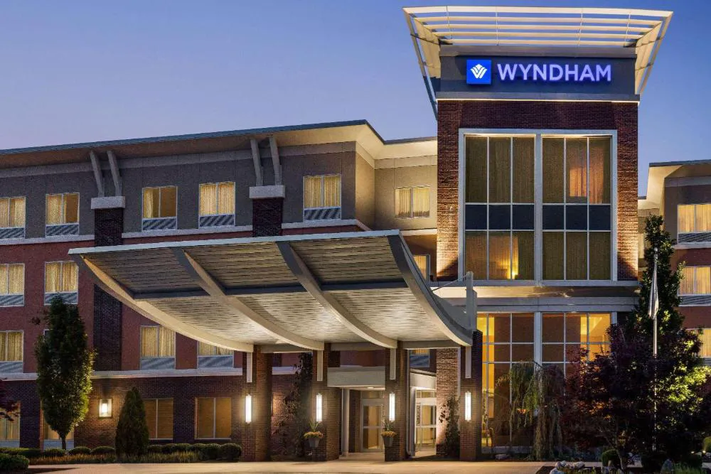 Wyndham Avon hotel hero