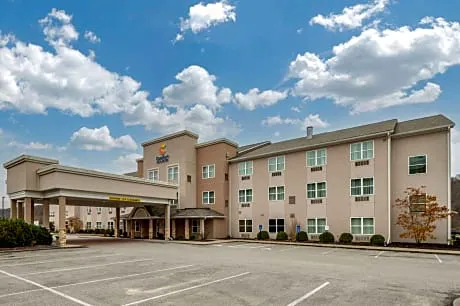 Comfort Inn & Suites Northern Kentucky hotel hero