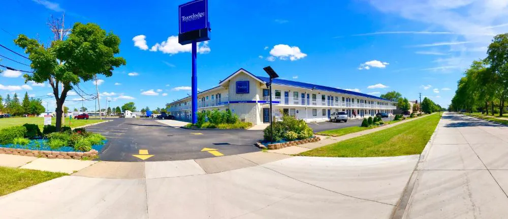 Travelodge by Wyndham Madison Heights MI hotel hero