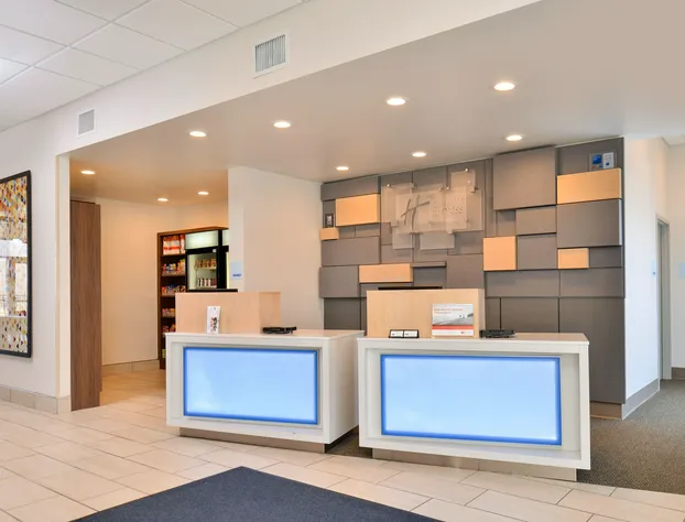 Holiday Inn Express & Suites Farmington Hills - Detroit by IHG hotel detail image 2