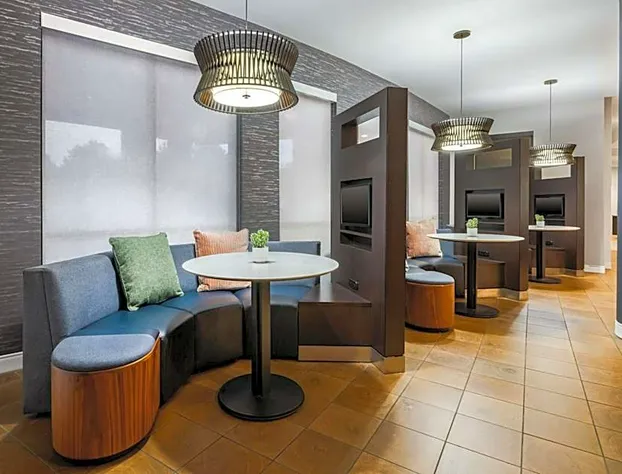 Courtyard by Marriott Auburn hotel detail image 4