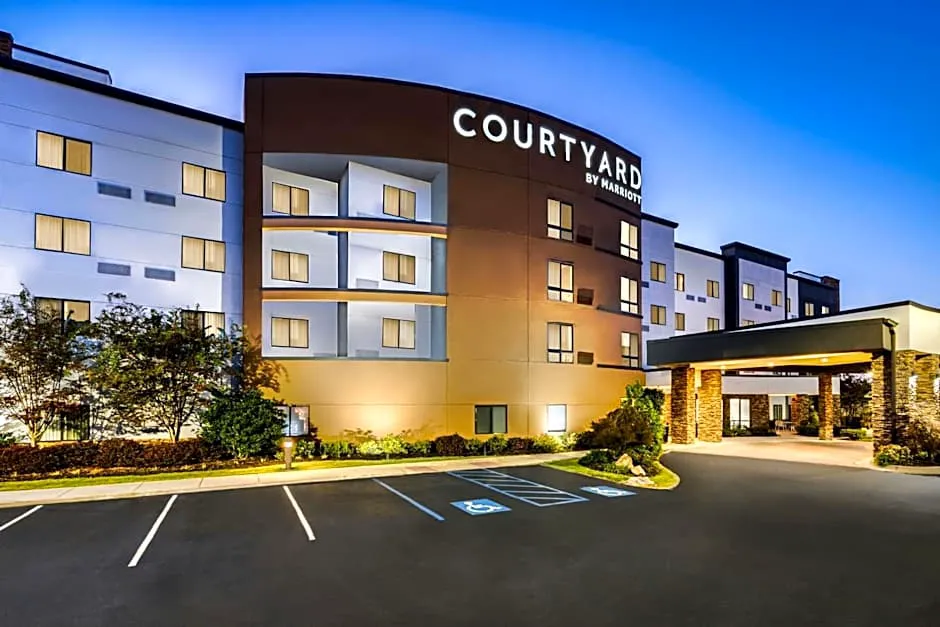 Courtyard by Marriott Auburn hotel hero