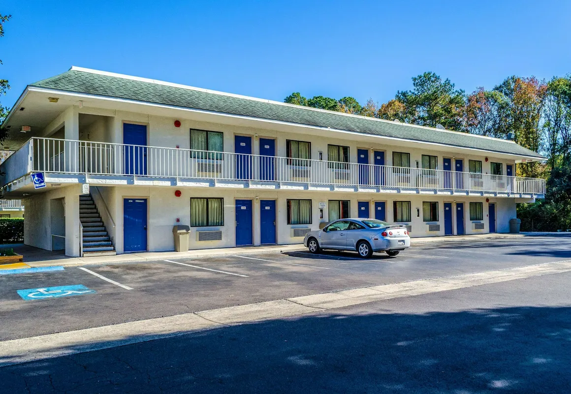 North Charleston Lodge hotel hero