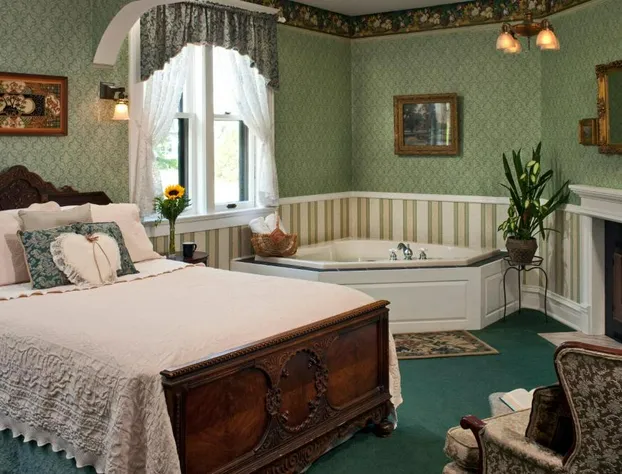 Old Rittenhouse Inn hotel detail image 1