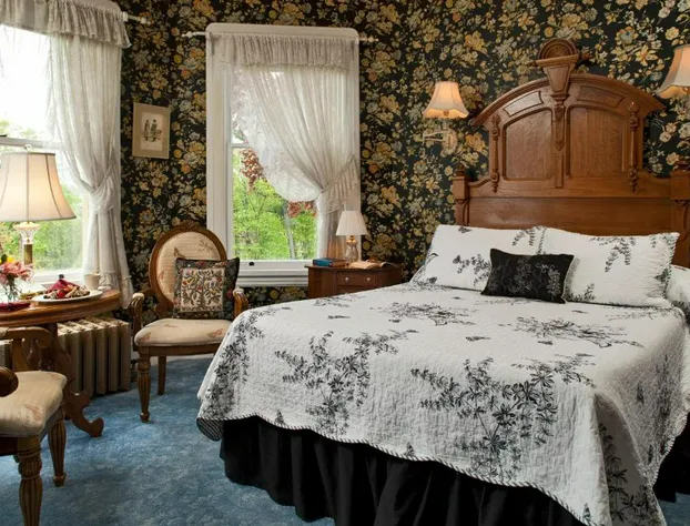 Old Rittenhouse Inn hotel detail image 3