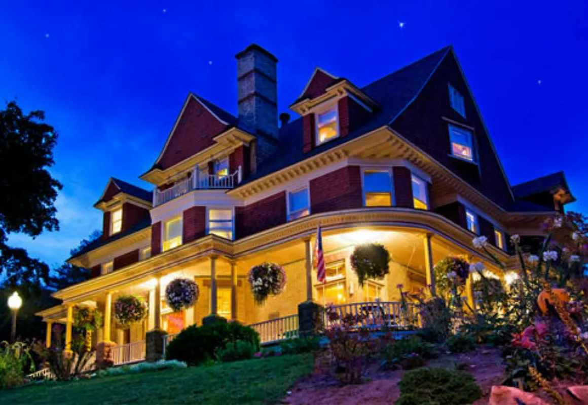 Old Rittenhouse Inn hotel hero