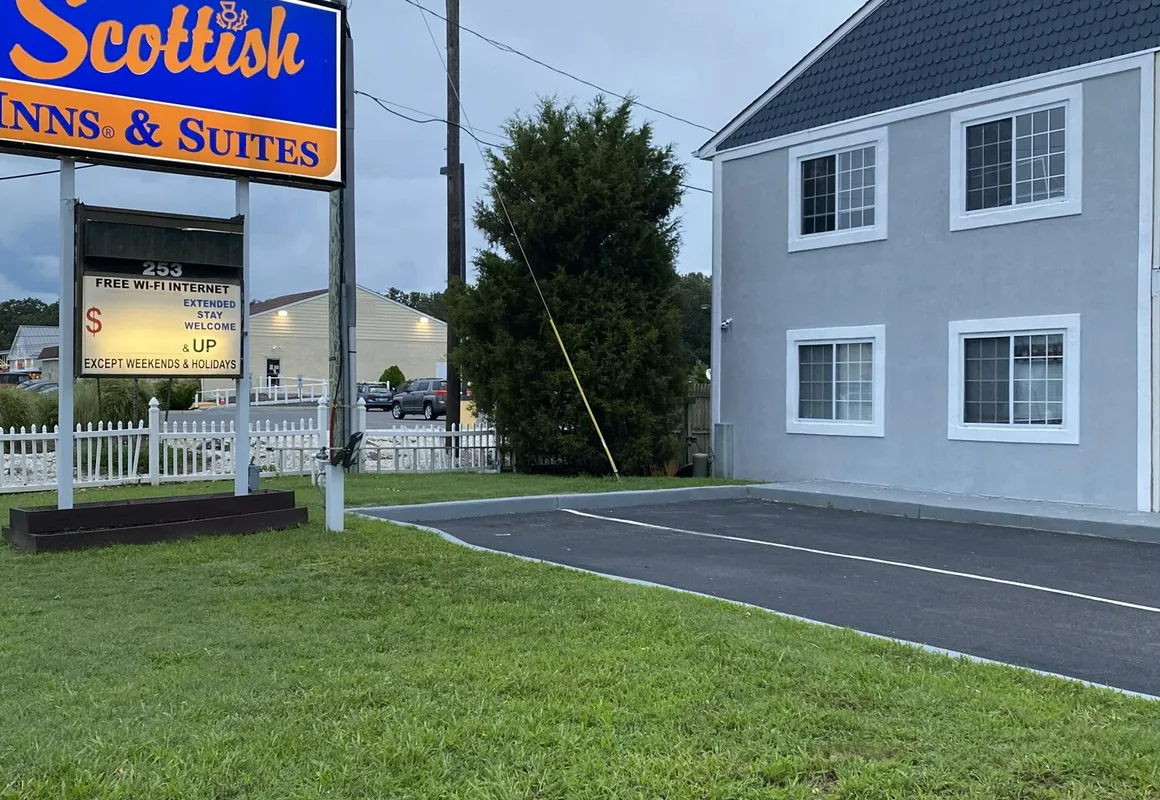 Scottish Inns and Suites hotel hero