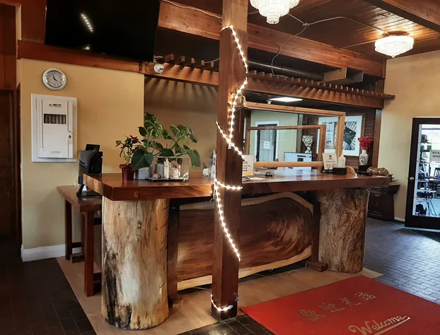 Grizz Hotel hotel detail image 1