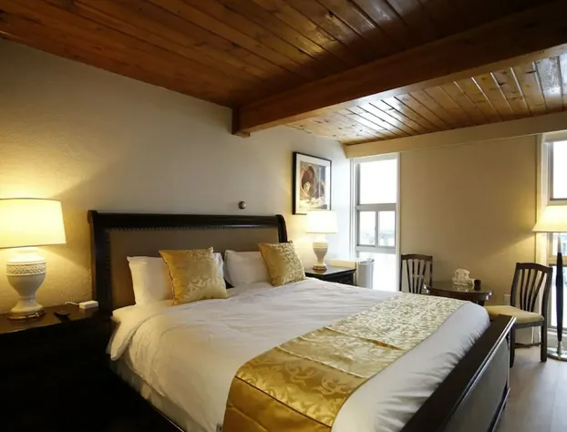 Grizz Hotel hotel detail image 4