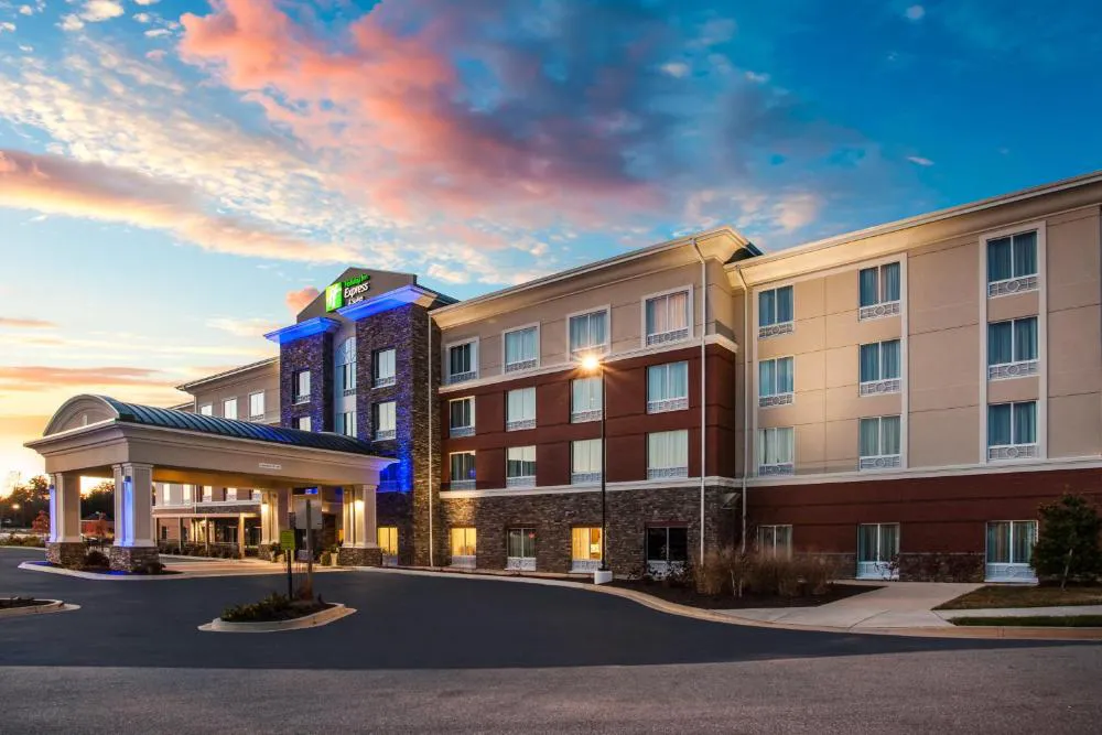 Holiday Inn Express & Suites Lexington Park-California by IHG hotel hero