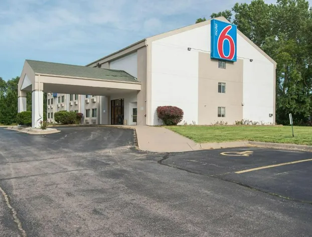 Motel 6 Lawrence, KS hotel detail image 1