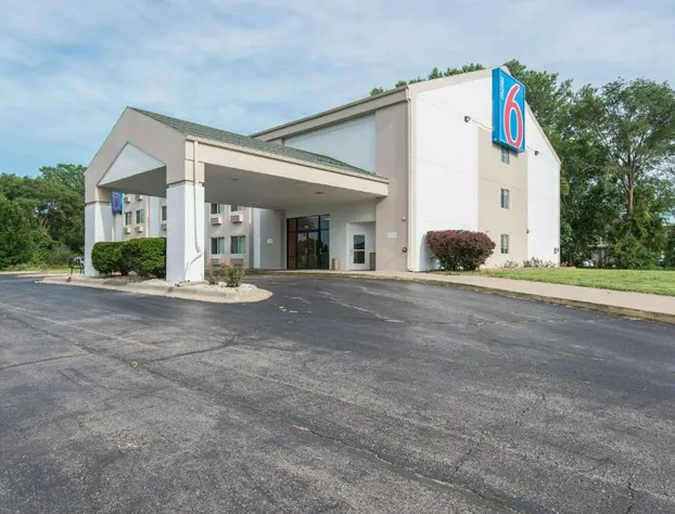 Motel 6 Lawrence, KS hotel detail image 2