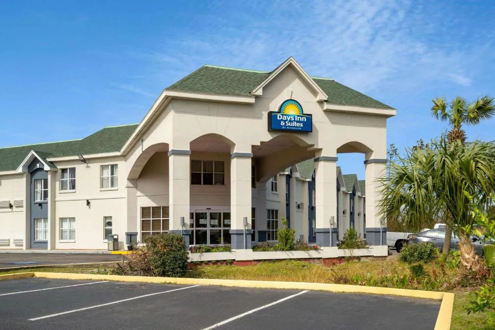 Days Inn by Wyndham Panama City hotel hero