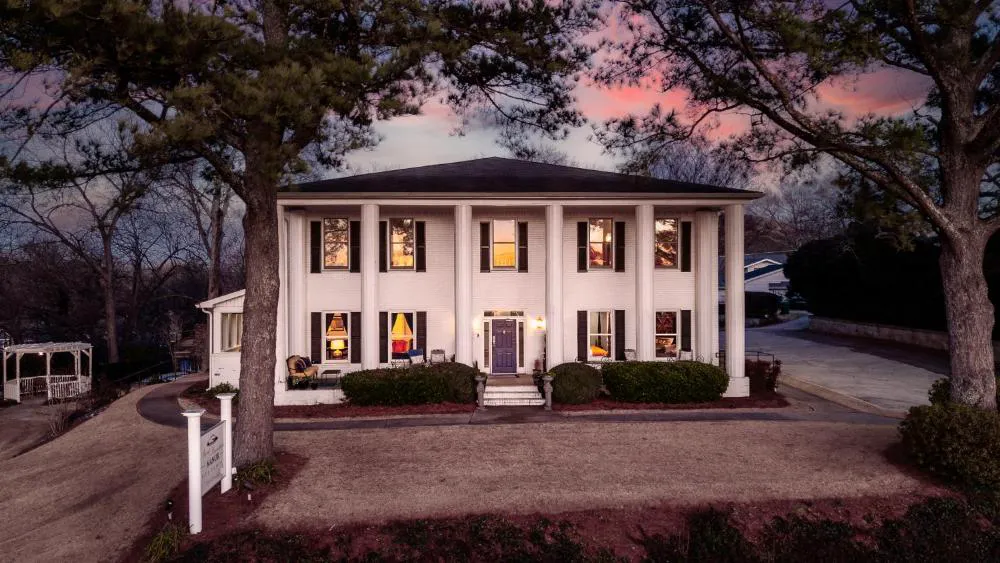 Stone Mountain Manor hotel hero