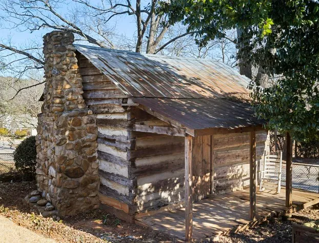 Stone Mountain Manor hotel detail image 2