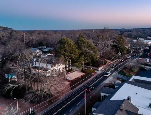 Stone Mountain Manor hotel detail image 4