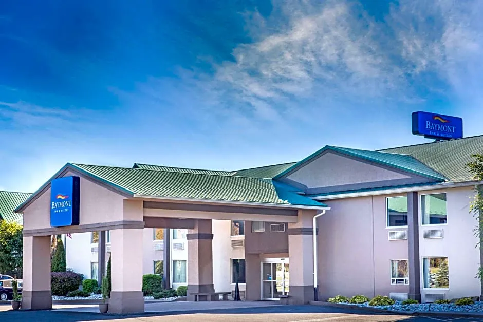 Baymont by Wyndham Bartonsville Poconos hotel hero