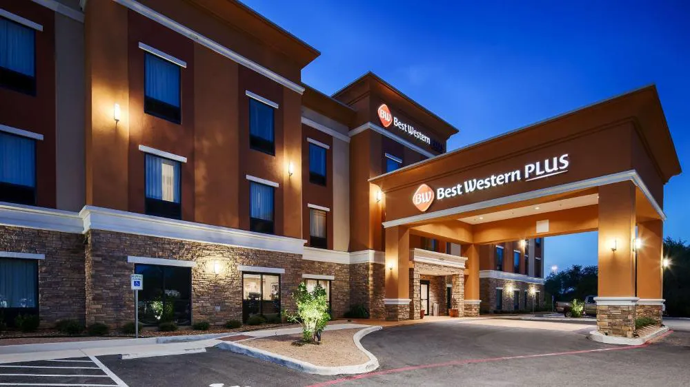 Best Western Plus Elmendorf Hotel / San Antonio Hotel hotel hero