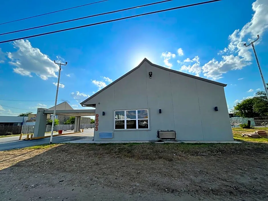 Mid Towne Inn and Suites hotel hero