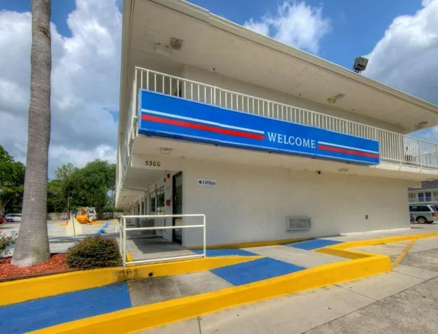 Motel 6 Orlando, FL - Winter Park hotel detail image 1