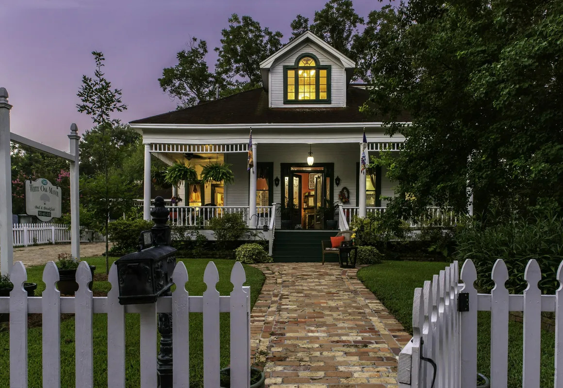 White Oak Manor Bed & Breakfast hotel hero