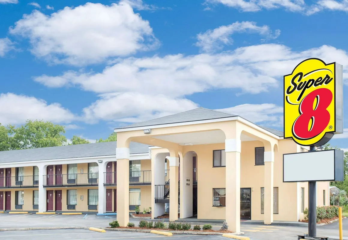 Super 8 by Wyndham Eufaula hotel hero