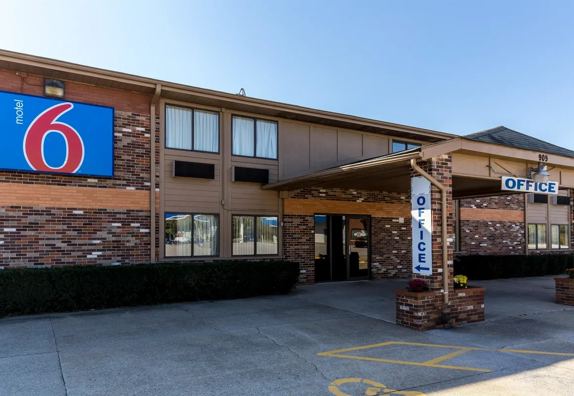 Motel 6 Troy, IL hotel hero
