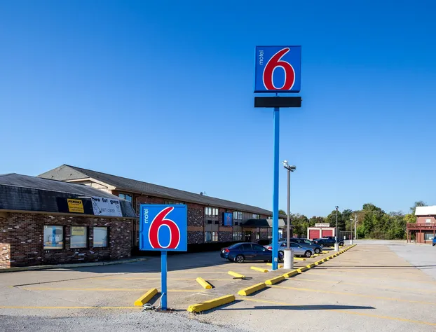 Motel 6 Troy, IL hotel detail image 3