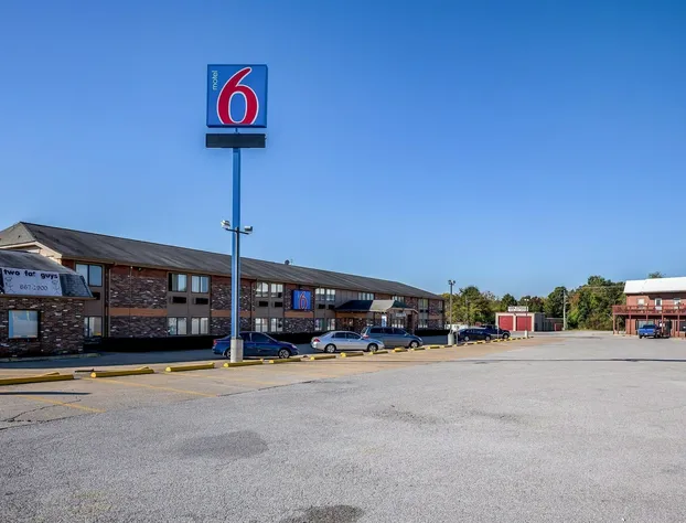 Motel 6 Troy, IL hotel detail image 1