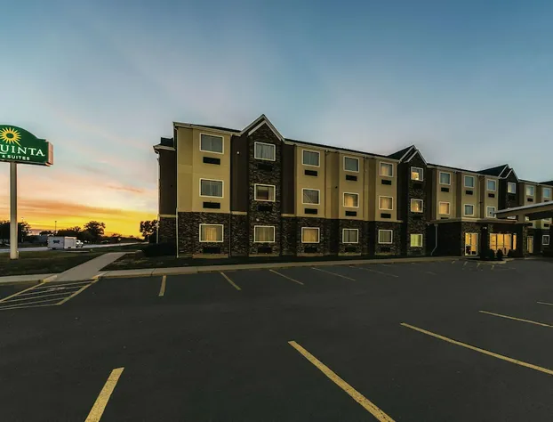 La Quinta Inn & Suites by Wyndham Collinsville - St. Louis hotel detail image 4