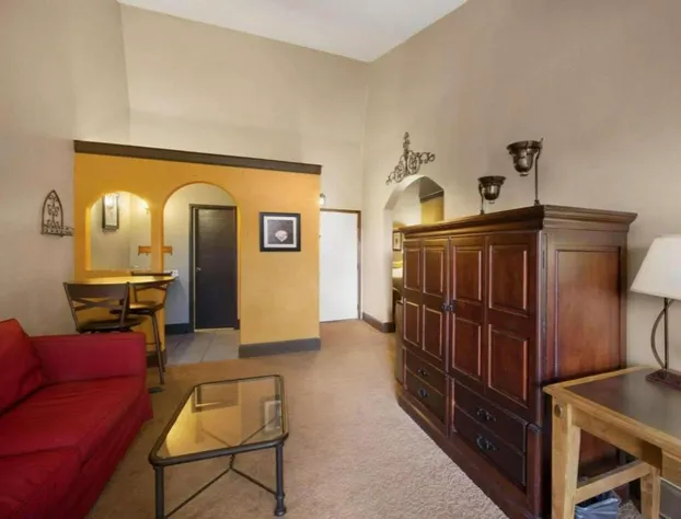 Ramada by Wyndham Monument hotel detail image 3