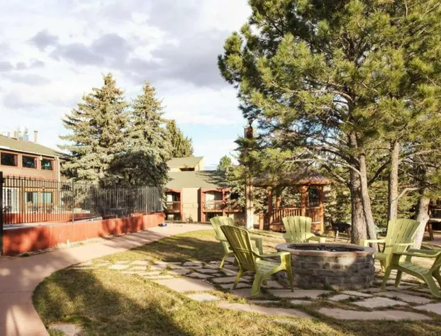 Ramada by Wyndham Monument hotel detail image 2