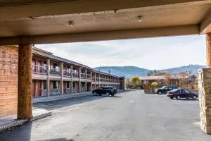 Econo Lodge Inn & Suites Kalispell - Glacier National Park Gateway hotel hero