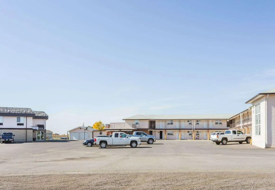 Moosejaw Inn hotel hero