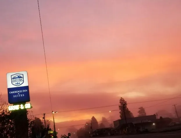 Oakridge Inn & Suites hotel detail image 2