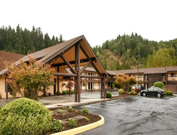 Oakridge Inn & Suites hotel detail image 1