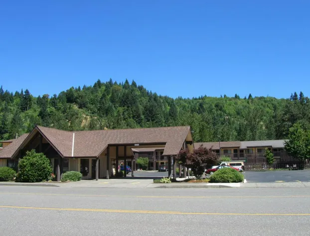 Oakridge Inn & Suites hotel detail image 1