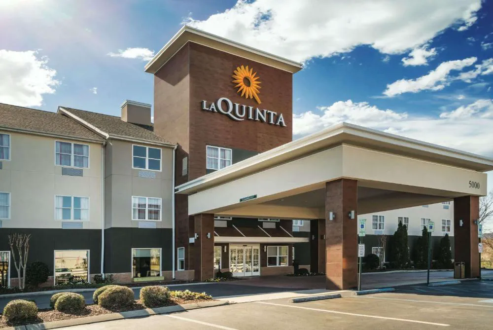 La Quinta Inn & Suites by Wyndham Chattanooga North - Hixson hotel hero