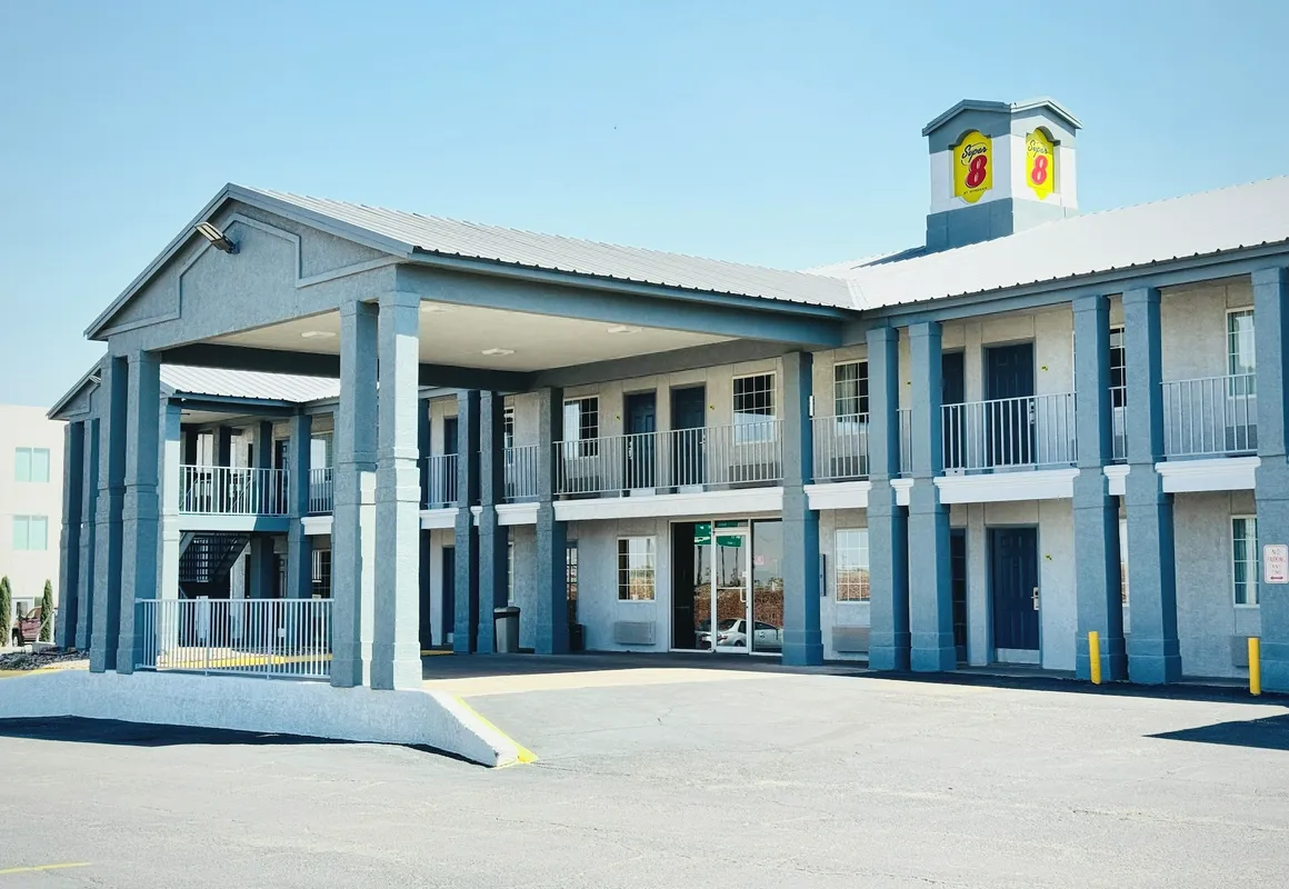 Super 8 by Wyndham Van Horn hotel hero