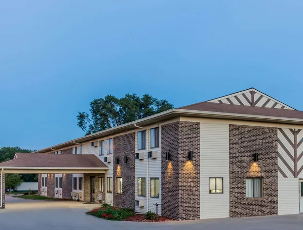 Super 8 by Wyndham Madison hotel detail image 2