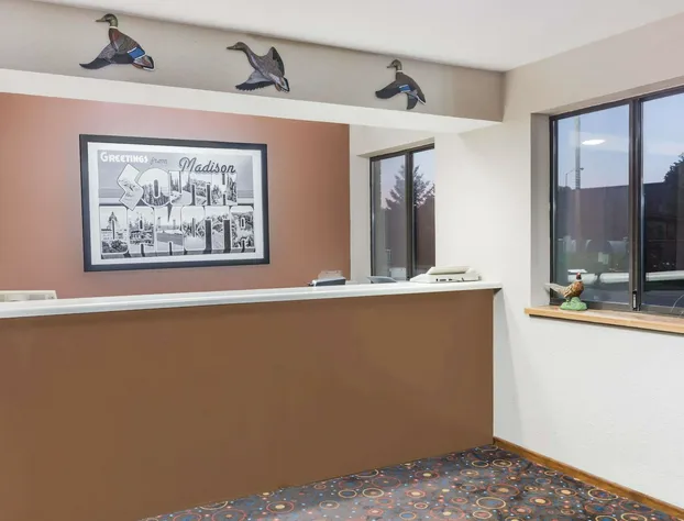 Super 8 by Wyndham Madison hotel detail image 4