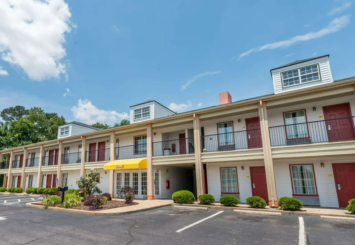 Super 8 by Wyndham Alexander City hotel hero