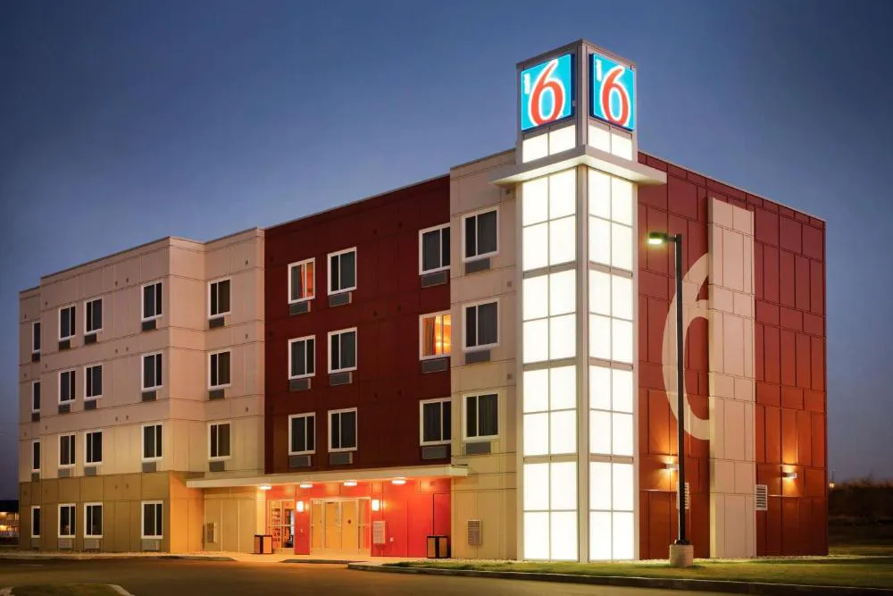 Motel 6 Swift Current, SK hotel hero