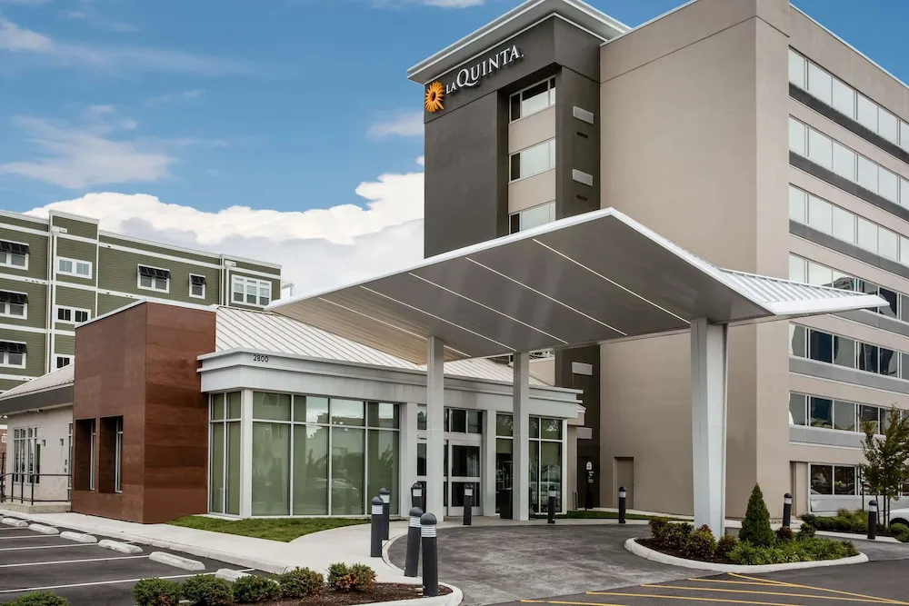 La Quinta Inn & Suites by Wyndham Virginia Beach hotel hero