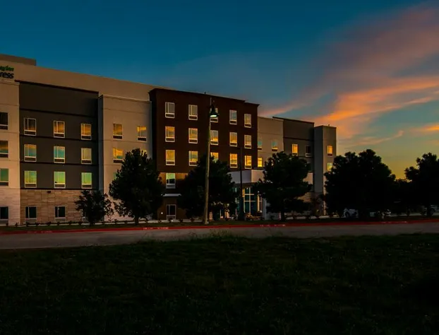 Holiday Inn Express & Suites Garland E - Lake Hubbard I30 by IHG hotel detail image 1